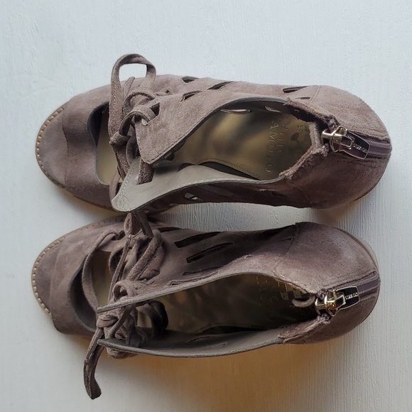 Vince Camuto Gray Taupe Suede Peep Toe Lace Up Tressa Booties 8.5 Wide Like New - Picture 6 of 10